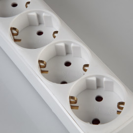 BASE MÚLTIPLE 3 ENCHUFES CON CABLE 3X1,5 1,4 METROS ALYCO
